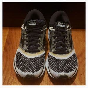 Womens Brooks Runnings Shoes